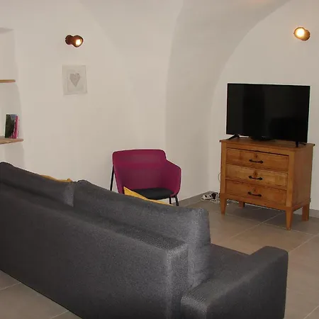 Apartman Confort 2-4 *
