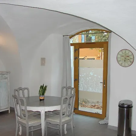 Apartman Confort 2-4 *