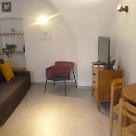 Confort 2-4 Apartman *